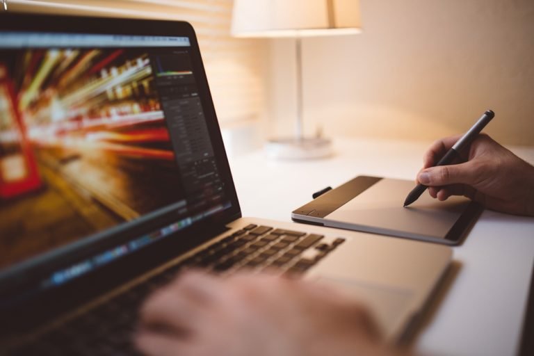 What are the different methods for taking computer courses?